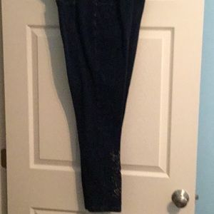 Pretty flower accent jean jeggings